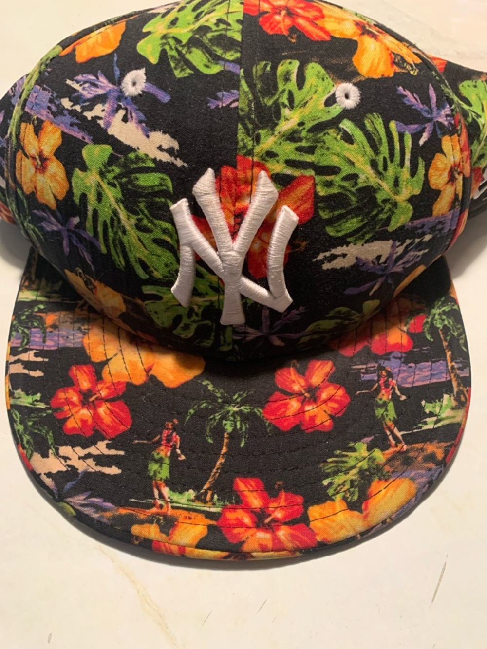 New Era 9Fifty New York Yankees Tropical Floral snapback hat. Great condition